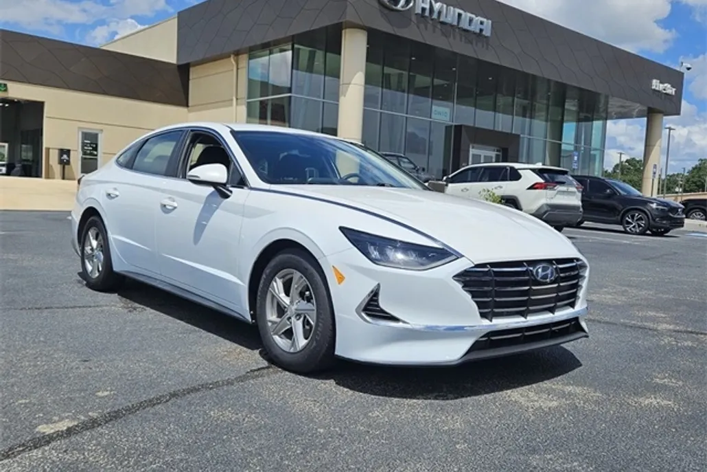 2022 Hyundai Sonata SE photo 1