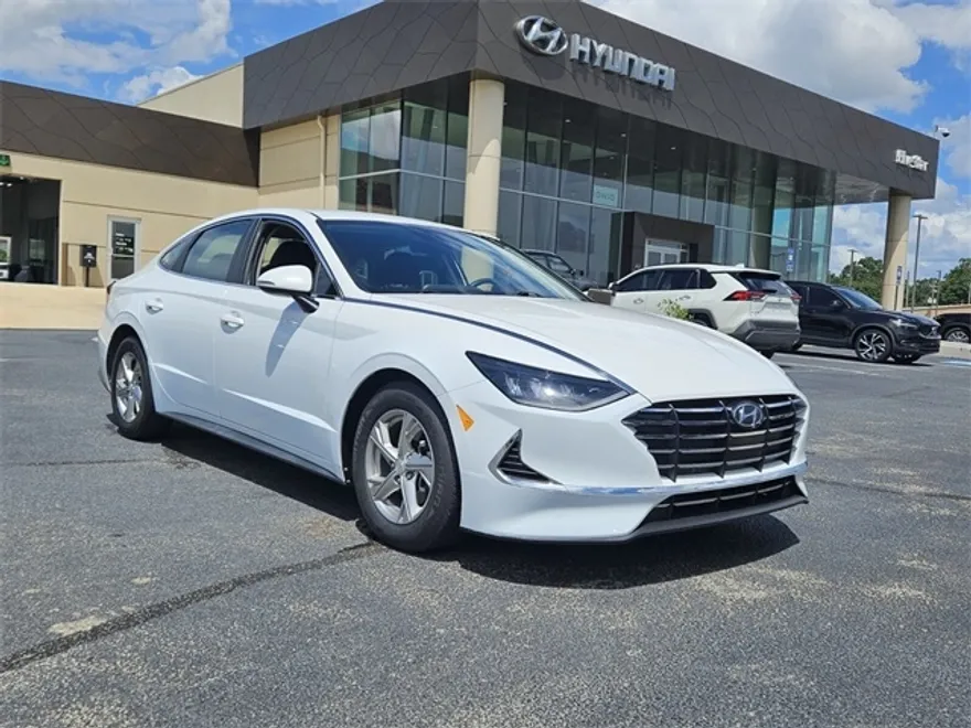 2022 Hyundai Sonata SE photo 1