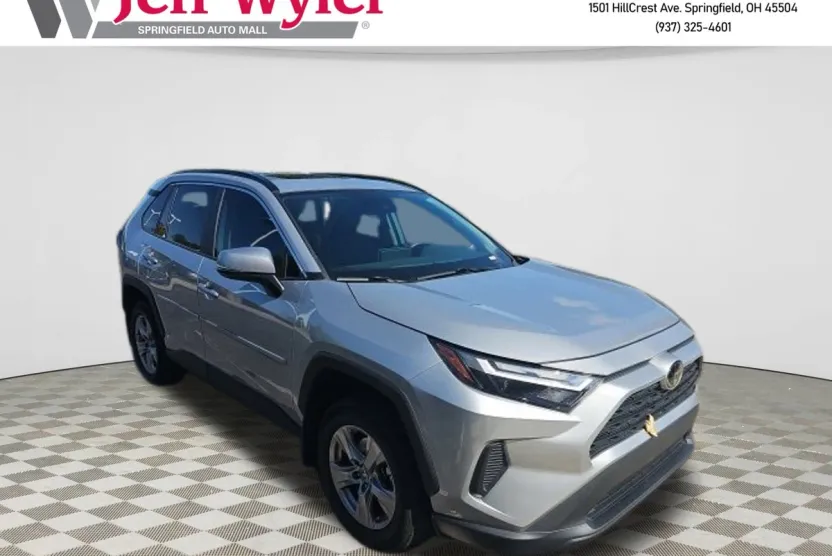 2023 Toyota RAV4 XLE photo 1