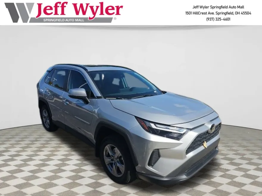 2023 Toyota RAV4 XLE photo 1