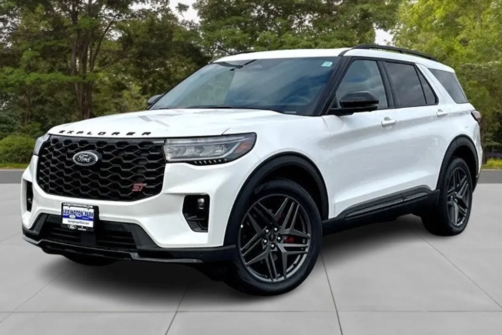 2025 Ford Explorer ST photo 1