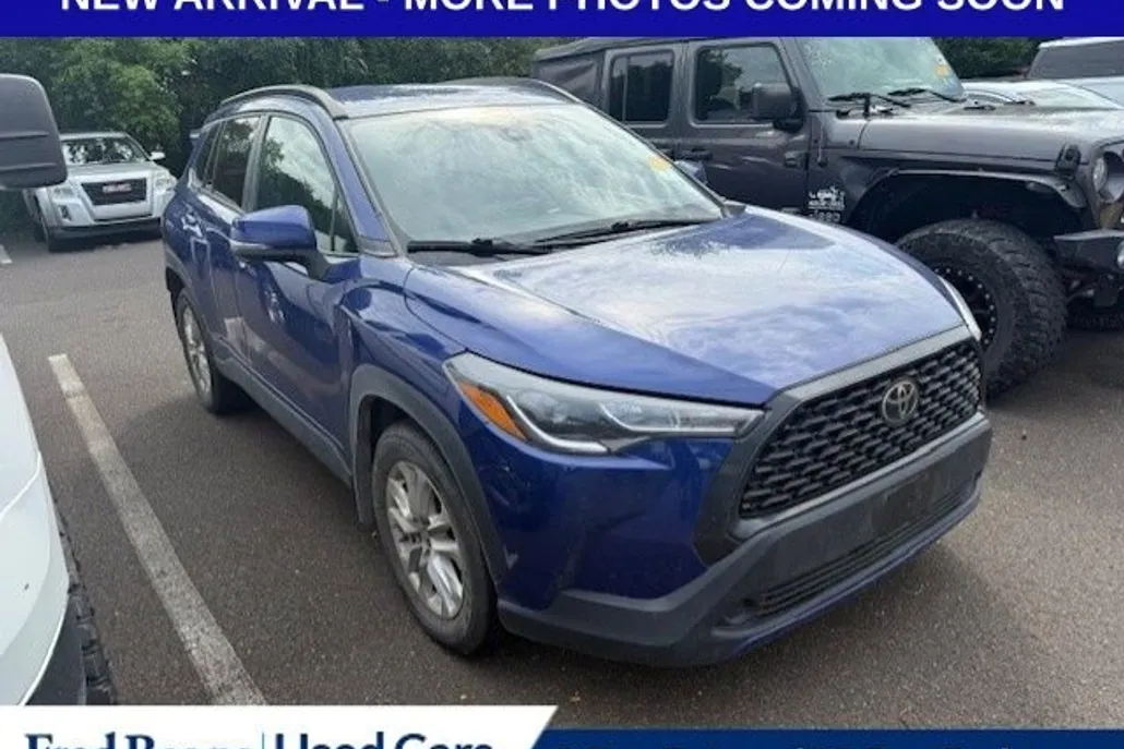 2022 Toyota Corolla Cross LE photo 1