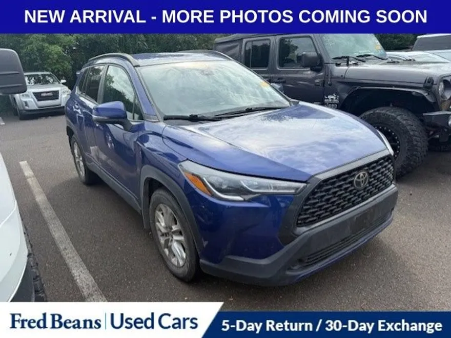 2022 Toyota Corolla Cross LE photo 1