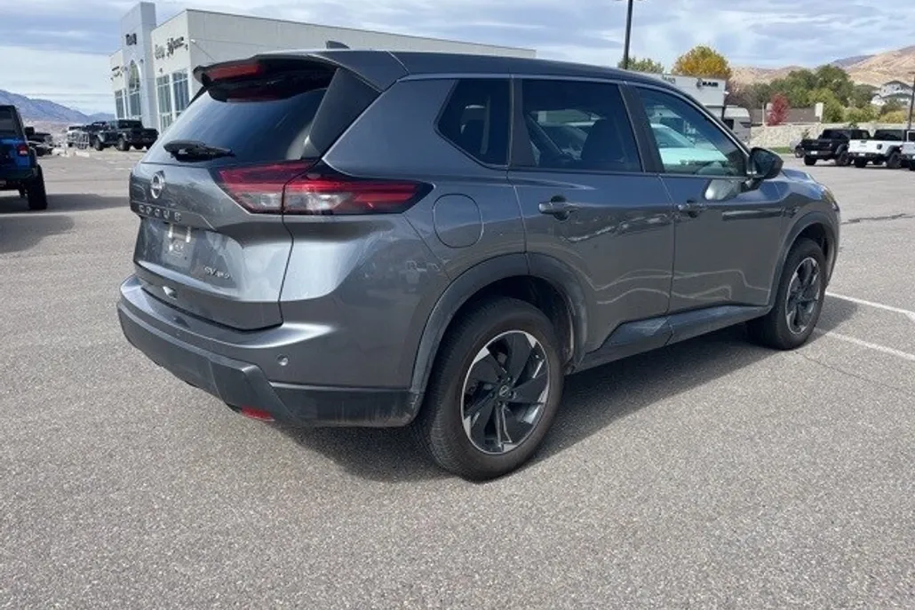 2024 Nissan Rogue SV photo 1