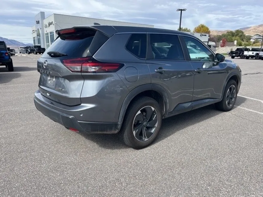 2024 Nissan Rogue SV photo 1