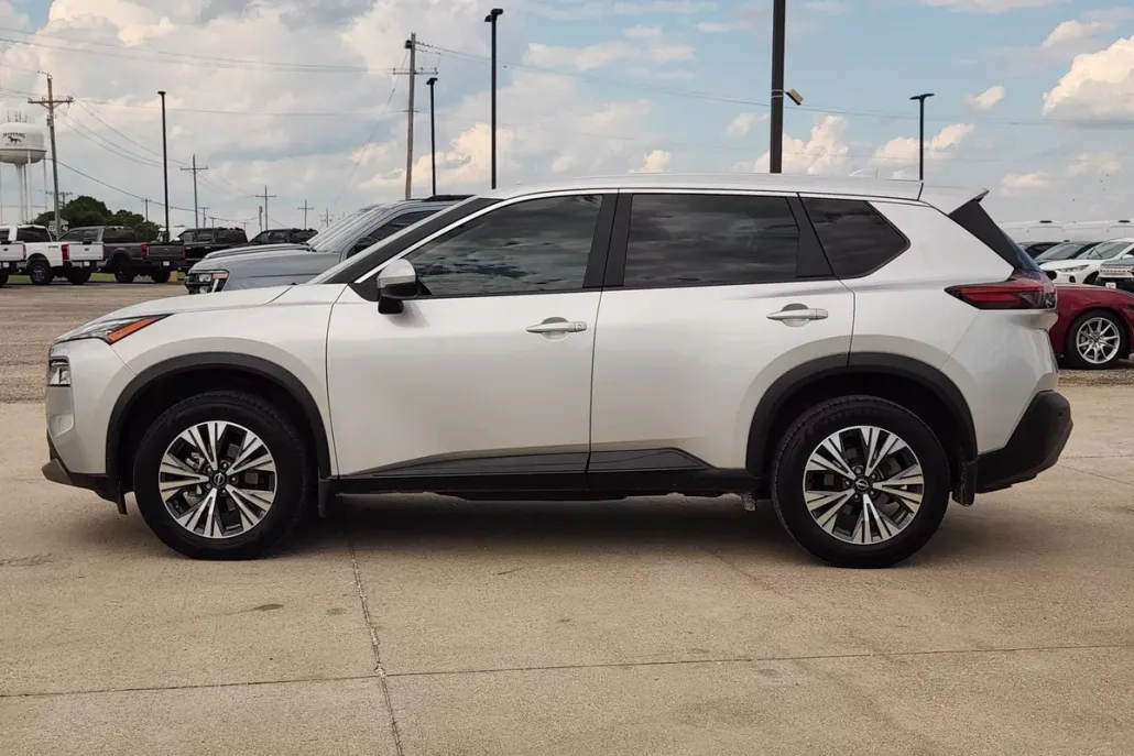 2023 Nissan Rogue SV photo 1