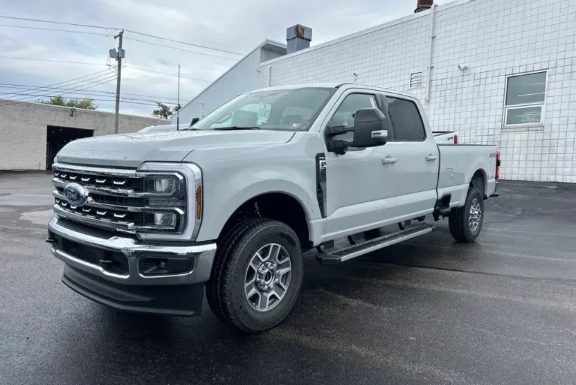 2026 Ford F-350 Lariat photo 1