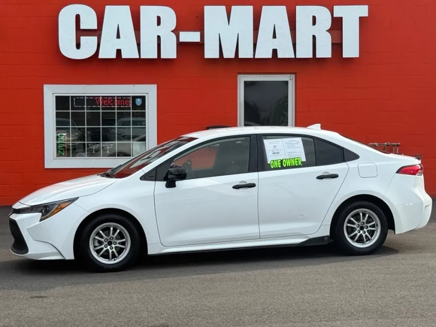 2020 Toyota Corolla LE photo 1