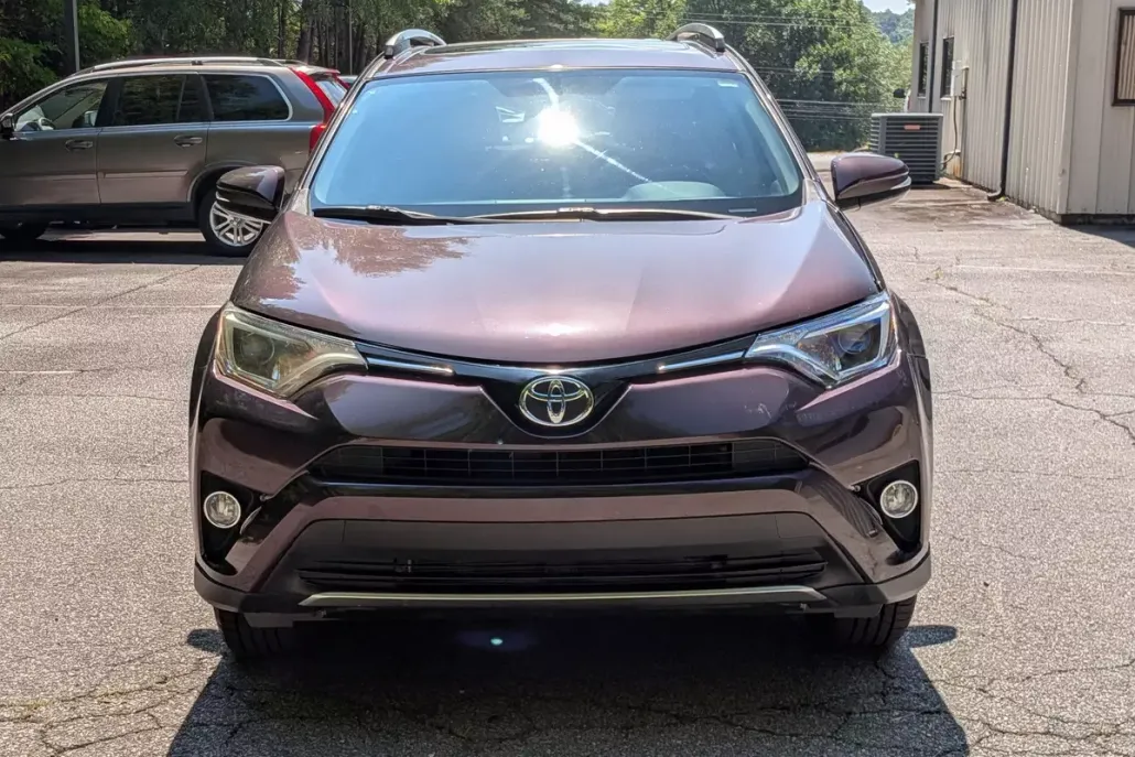 2016 Toyota RAV4 XLE photo 1