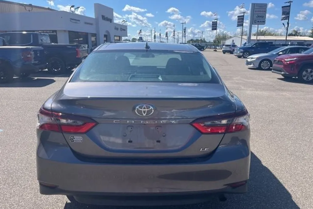 2023 Toyota Camry LE photo 1