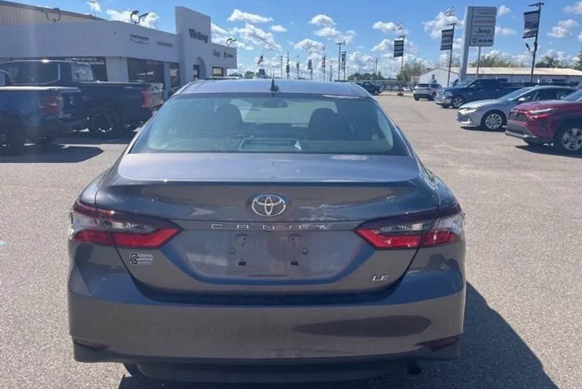 2023 Toyota Camry LE photo 1