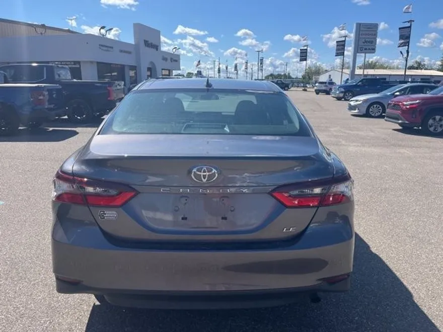 2023 Toyota Camry LE photo 1