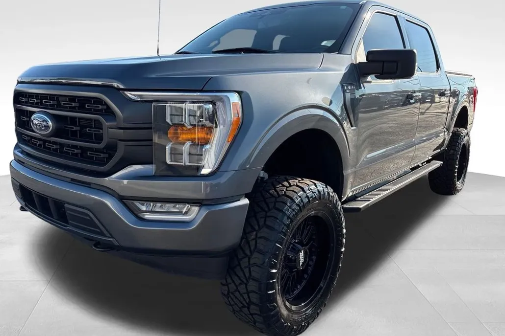 2023 Ford F-150 XLT photo 1