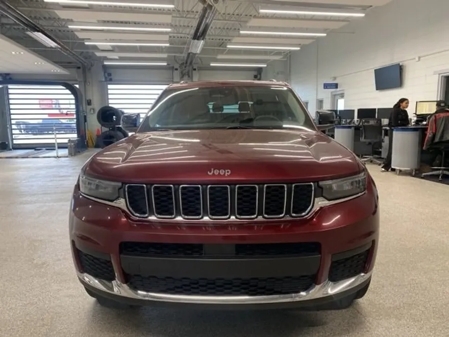 2023 Jeep Grand Cherokee Laredo photo 1