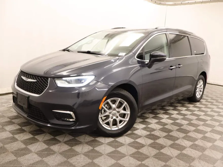 2021 Chrysler Pacifica Touring L photo 1