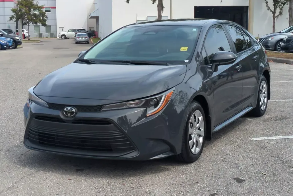 2025 Toyota Corolla LE photo 1