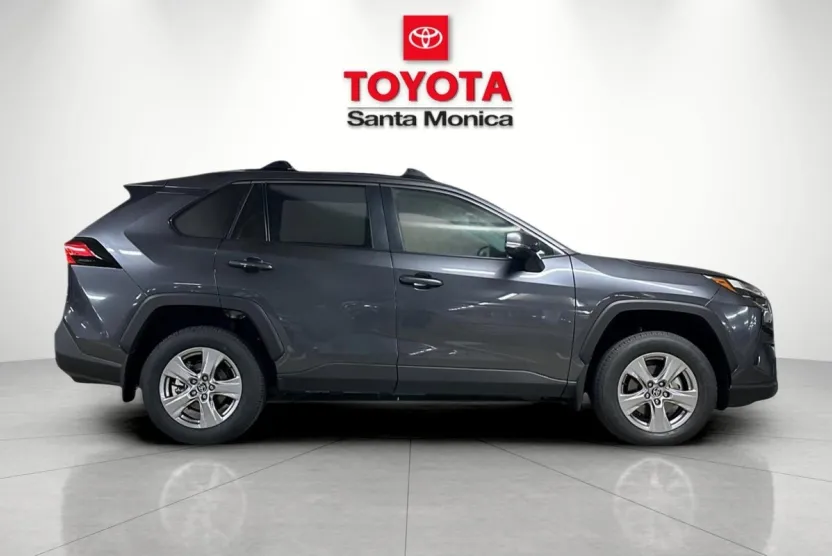 2025 Toyota RAV4 XLE photo 1