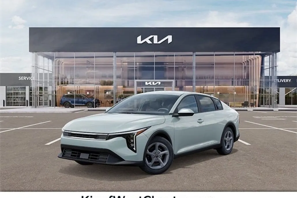 2025 Kia K4 LXS photo 1