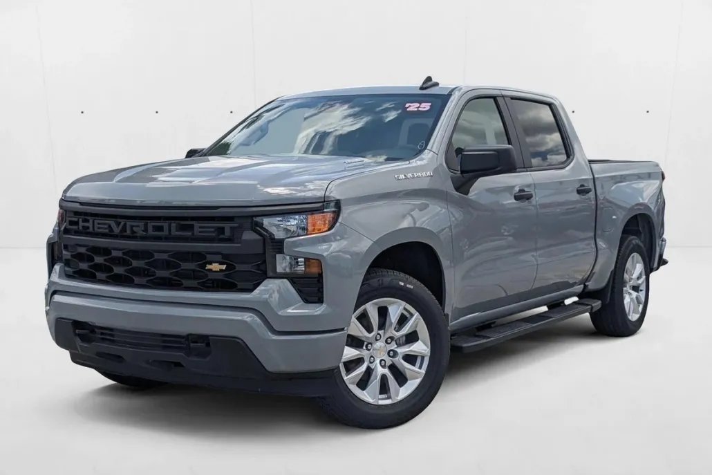 2025 Chevrolet Silverado 1500 Custom photo 1