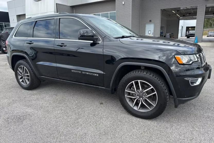 2020 Jeep Grand Cherokee Laredo E photo 1
