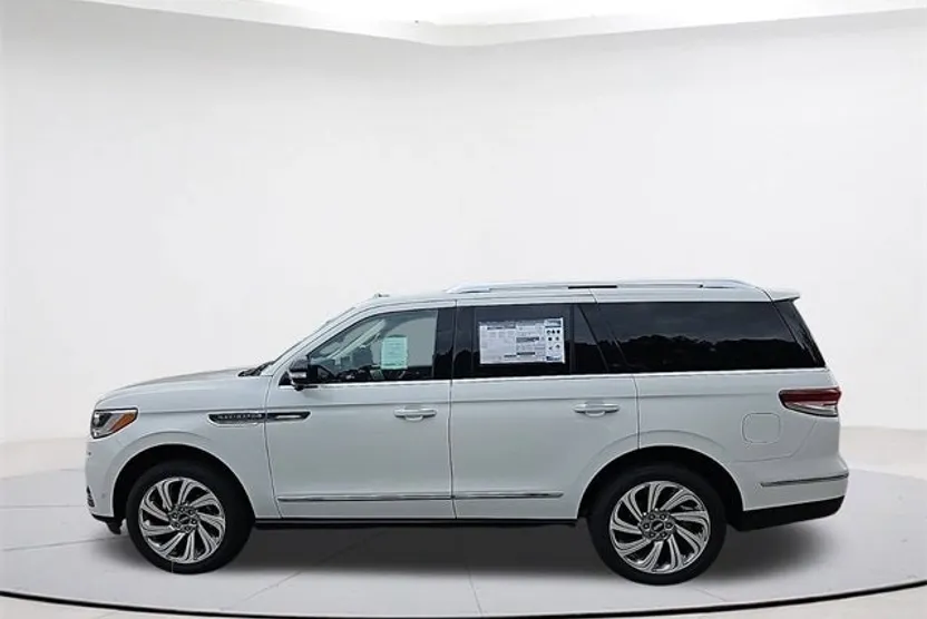 2024 Lincoln Navigator Reserve photo 1