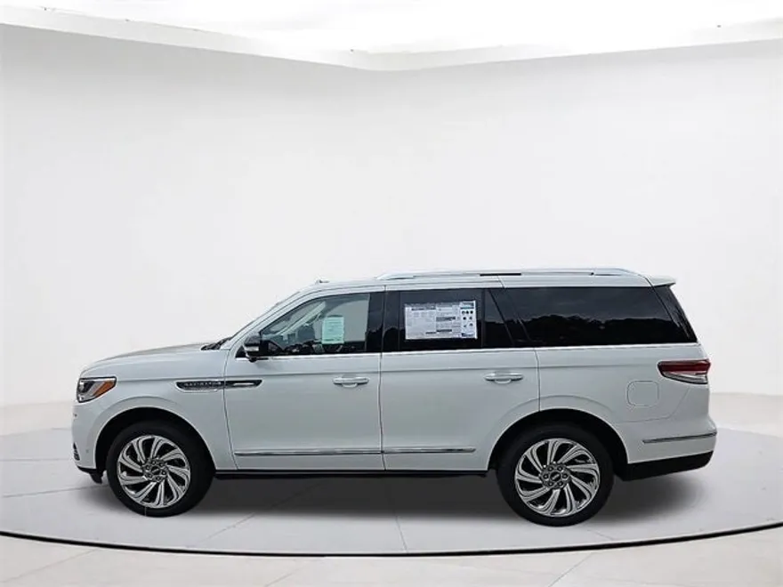 2024 Lincoln Navigator Reserve photo 1