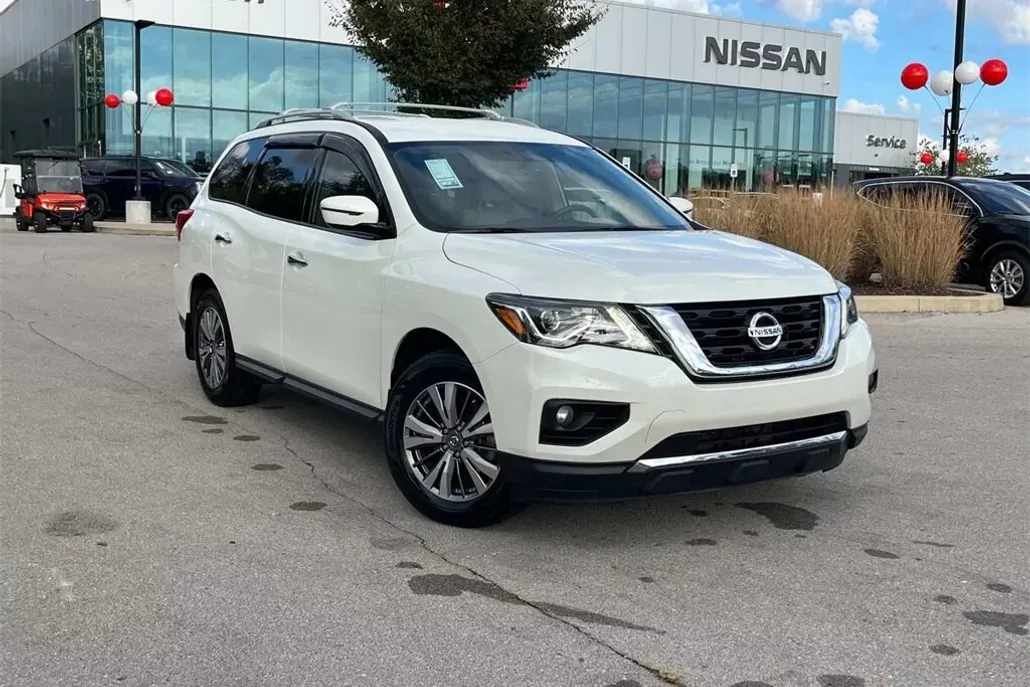 2020 Nissan Pathfinder SV photo 1
