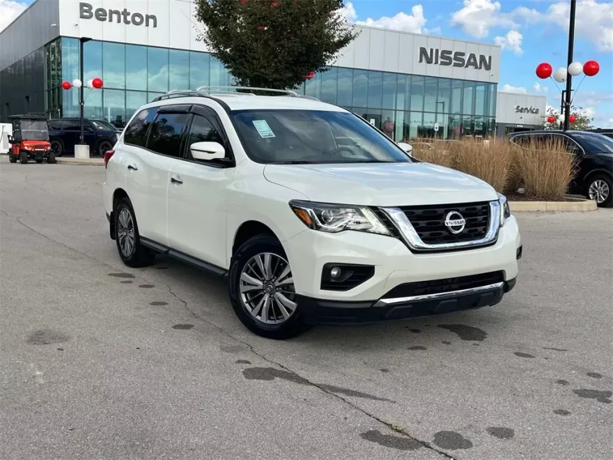 2020 Nissan Pathfinder SV photo 1