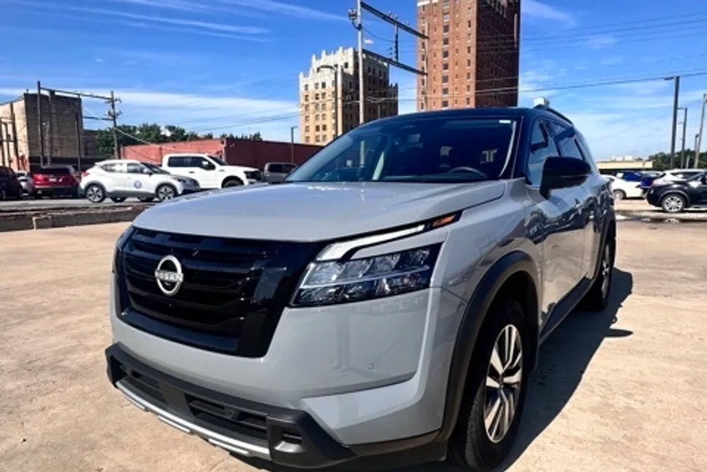 2024 Nissan Pathfinder SL photo 1