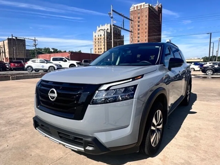 2024 Nissan Pathfinder SL photo 1