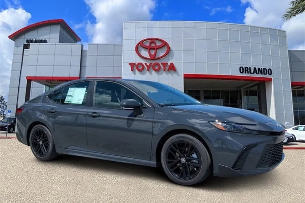 2026 Toyota Camry SE photo 1