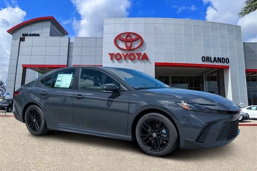 2026 Toyota Camry SE photo 1