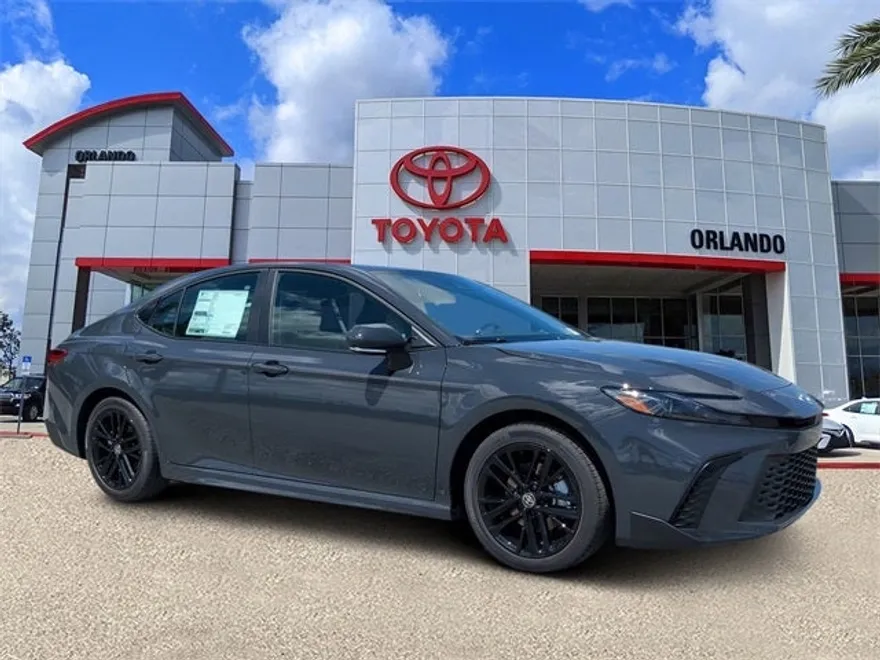 2026 Toyota Camry SE photo 1