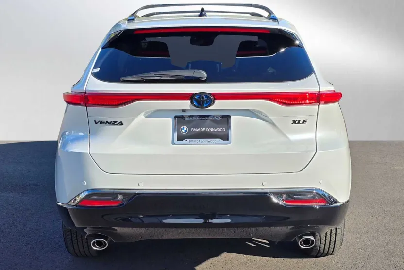 2024 Toyota Venza photo 1
