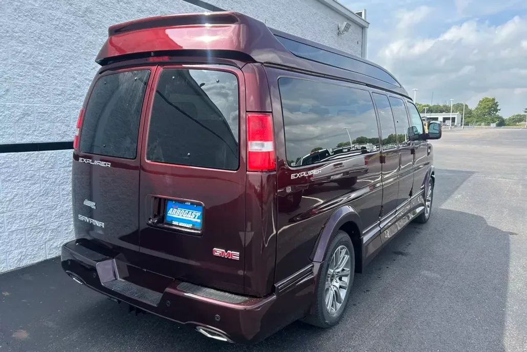2025 Gmc Savana photo 1