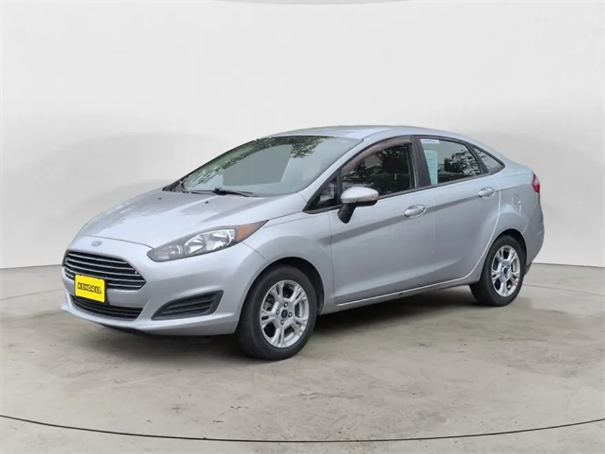 2015 Ford Fiesta SE photo 1