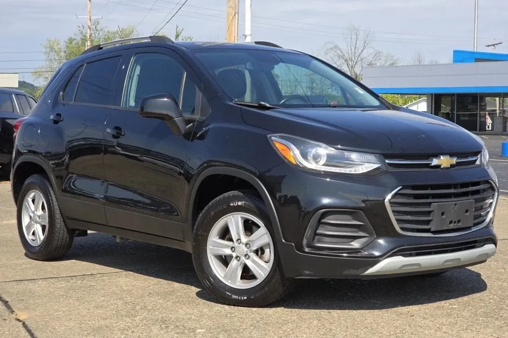 2022 Chevrolet Trax LT photo 1