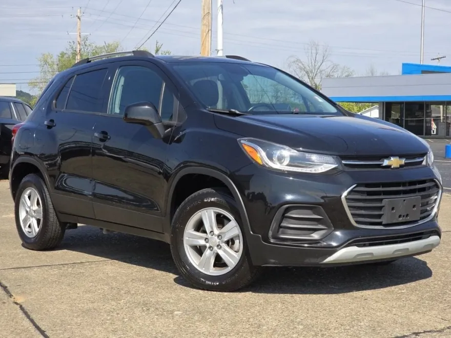 2022 Chevrolet Trax LT photo 1