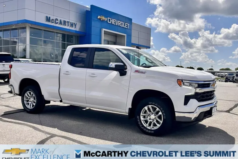 2026 Chevrolet Silverado 1500 LT photo 1
