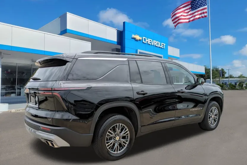 2024 Chevrolet Traverse photo 1