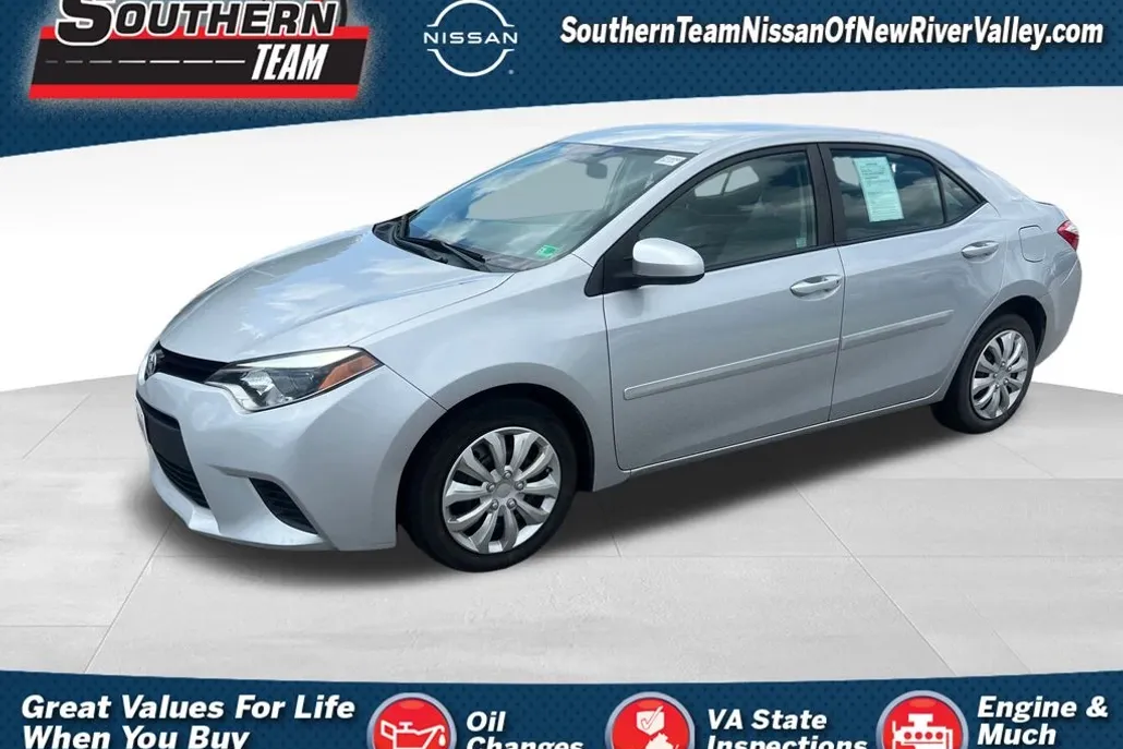 2014 Toyota Corolla LE photo 1