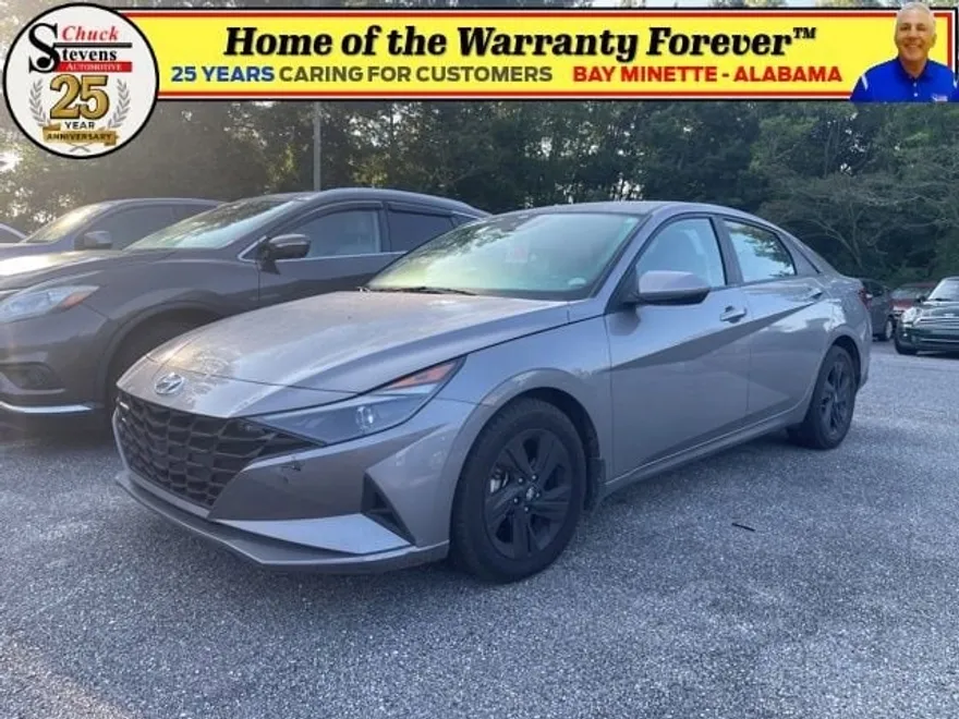 2023 Hyundai Elantra SEL photo 1