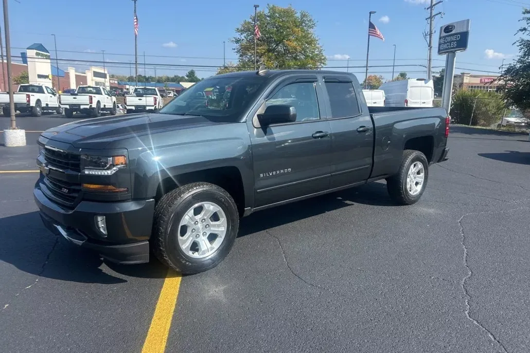 2018 Chevrolet Silverado 1500 LT2 photo 1