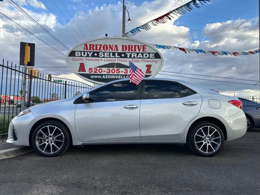 2017 Toyota Corolla SE photo 1
