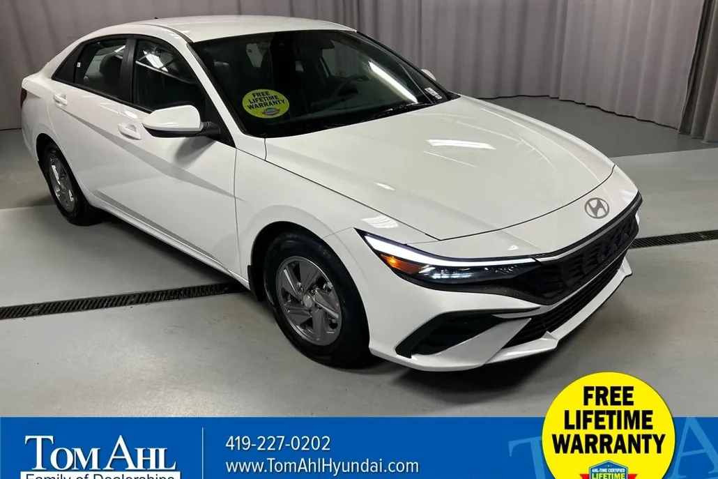 2025 Hyundai Elantra SE photo 1