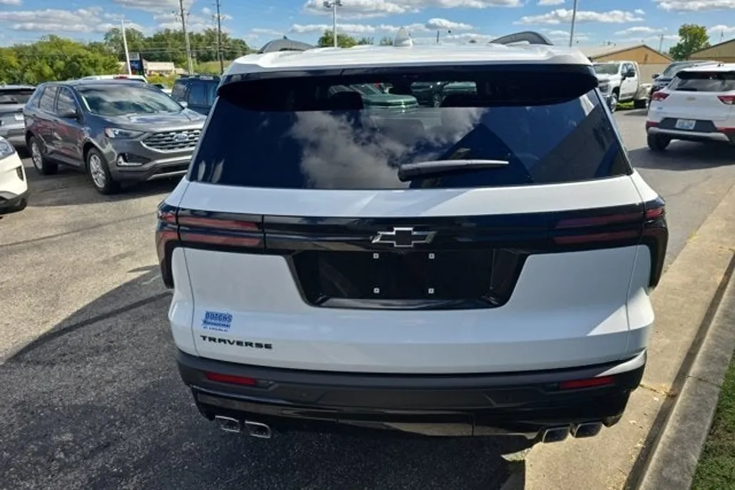 2026 Chevrolet Traverse photo 1