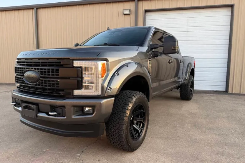 2019 Ford F-250 Platinum photo 1
