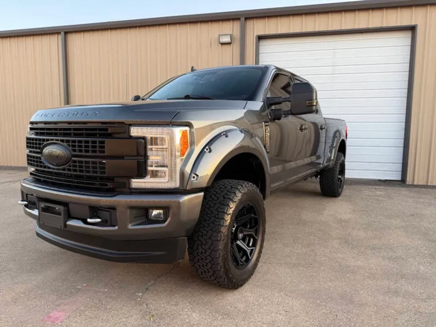 2019 Ford F-250 Platinum photo 1