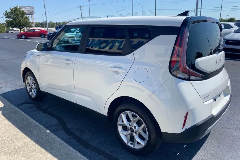 2024 Kia Soul LX photo 1
