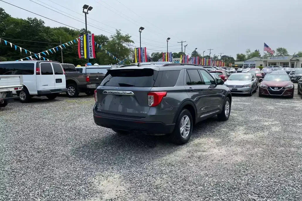 2022 Ford Explorer XLT photo 1